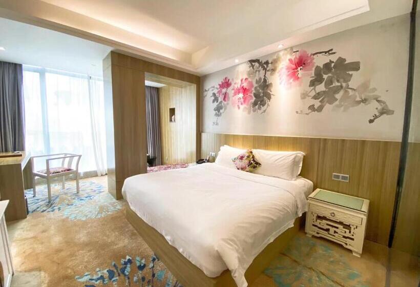 Deluxe Room King Size Bed