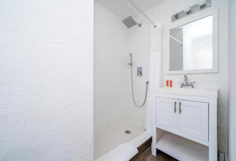 דירת חדר דלוקס, Treehouse