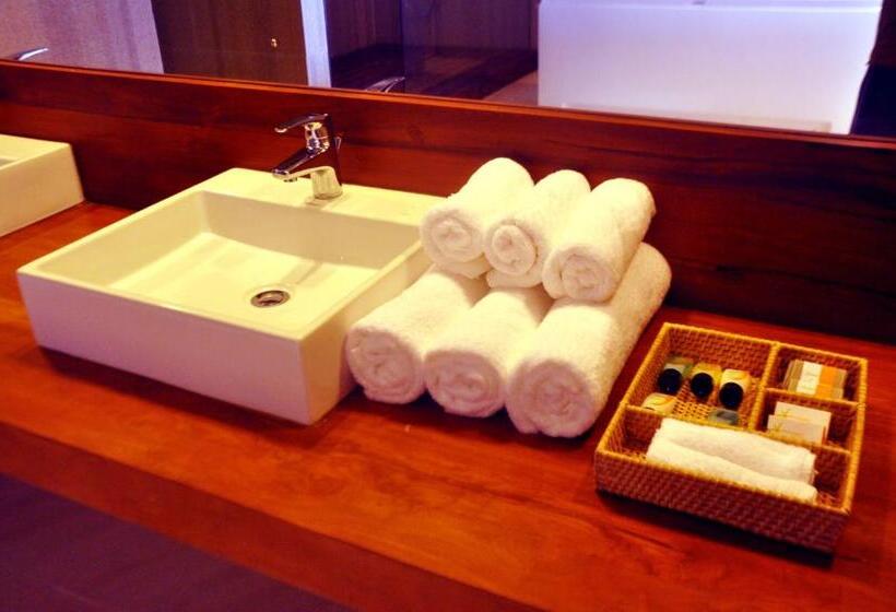 חדר סופריור עם מרפסת, Pandanus Beach Resort & Spa