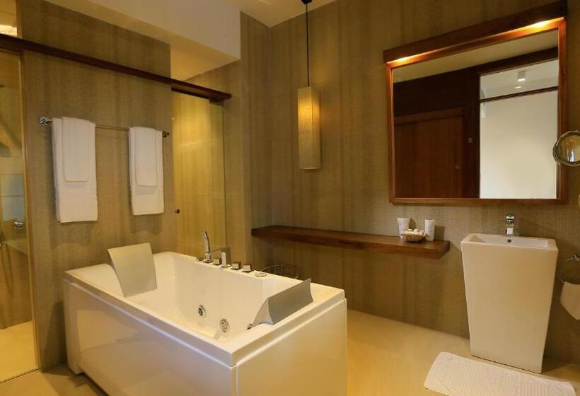 Номер Deluxe с Балконом, Pandanus Beach Resort & Spa