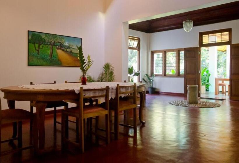 Deluxe Room, Sweet Cinnamon Kandy