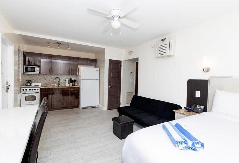 Полулюкс Вид на Бассейн, Caribbean Resort Suites