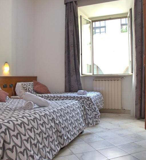 اتاق استاندارد سه نفره, Ciao