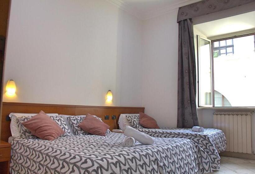 اتاق استاندارد سه نفره, Ciao