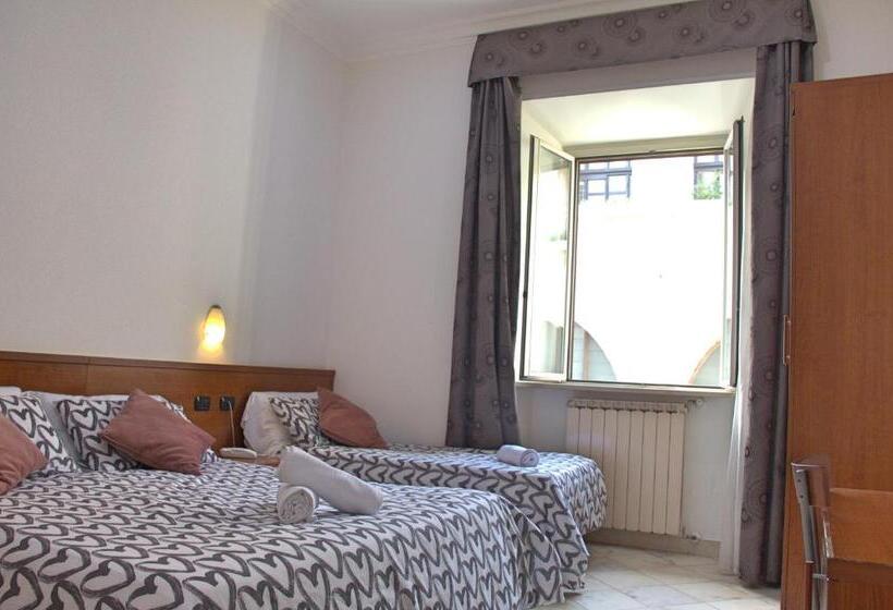 اتاق استاندارد سه نفره, Ciao