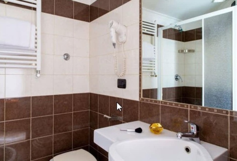 اتاق استاندارد سه نفره, Ciao