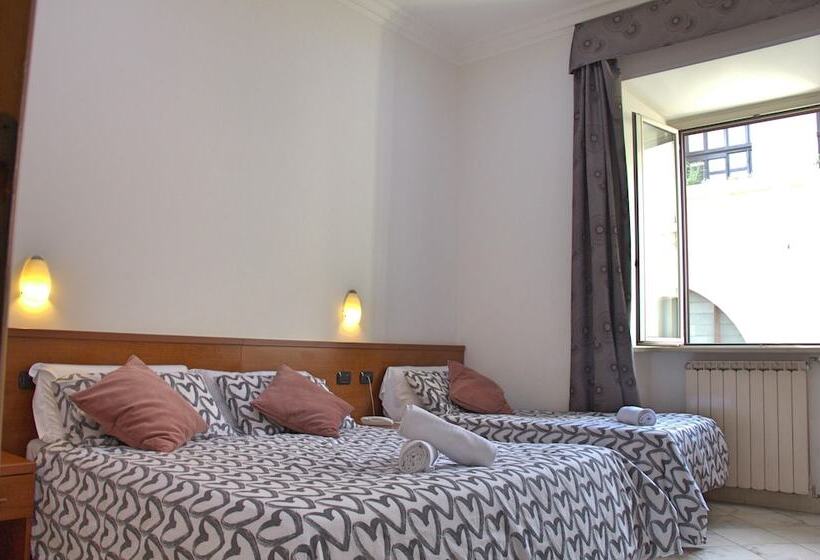 اتاق استاندارد سه نفره, Ciao