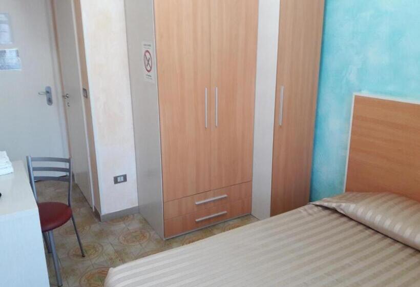 标准单人间, Happy