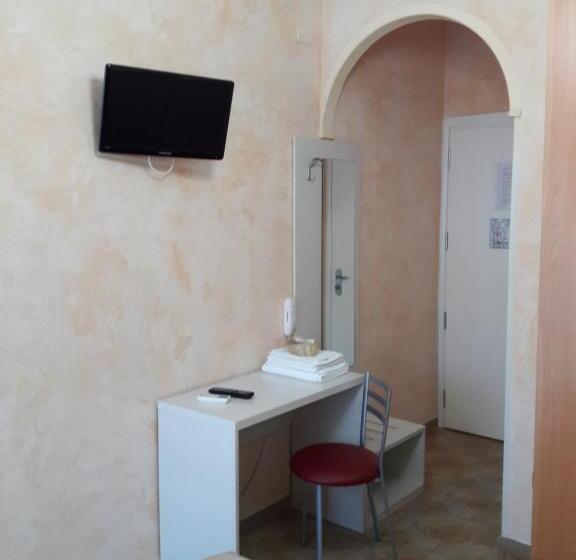 标准单人间, Happy