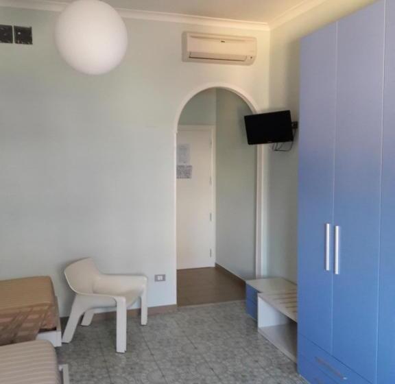 标准三人间, Happy