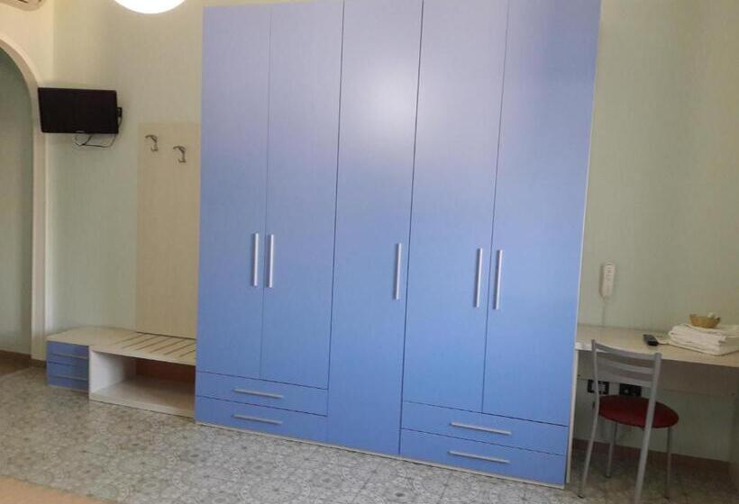 标准三人间, Happy