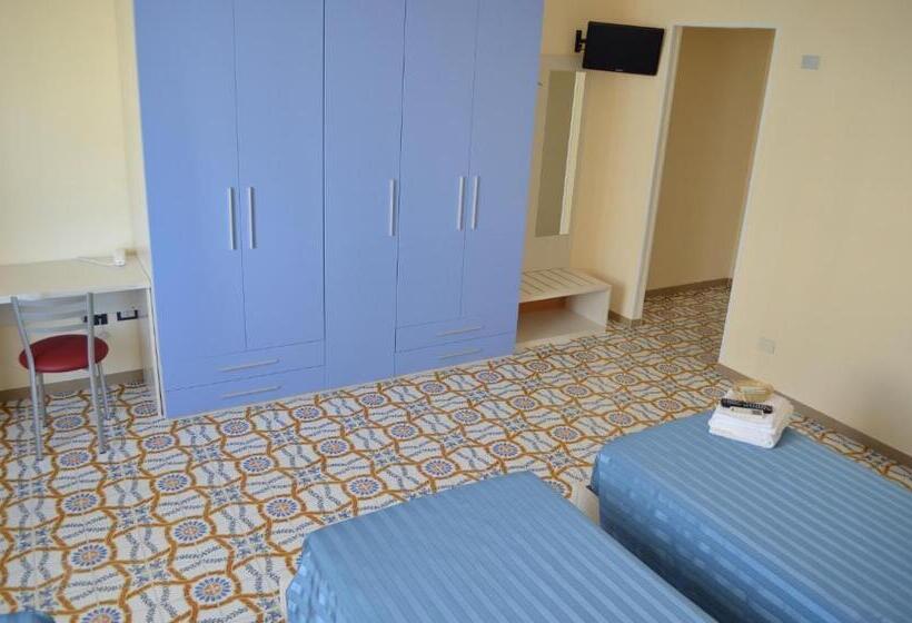 标准三人间, Happy