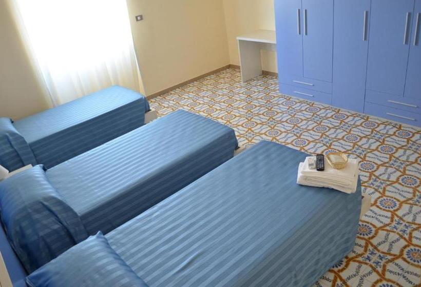 标准三人间, Happy