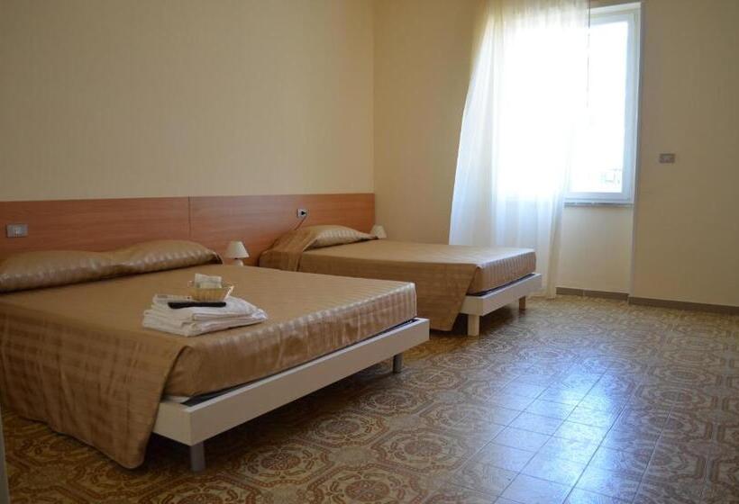 标准三人间, Happy