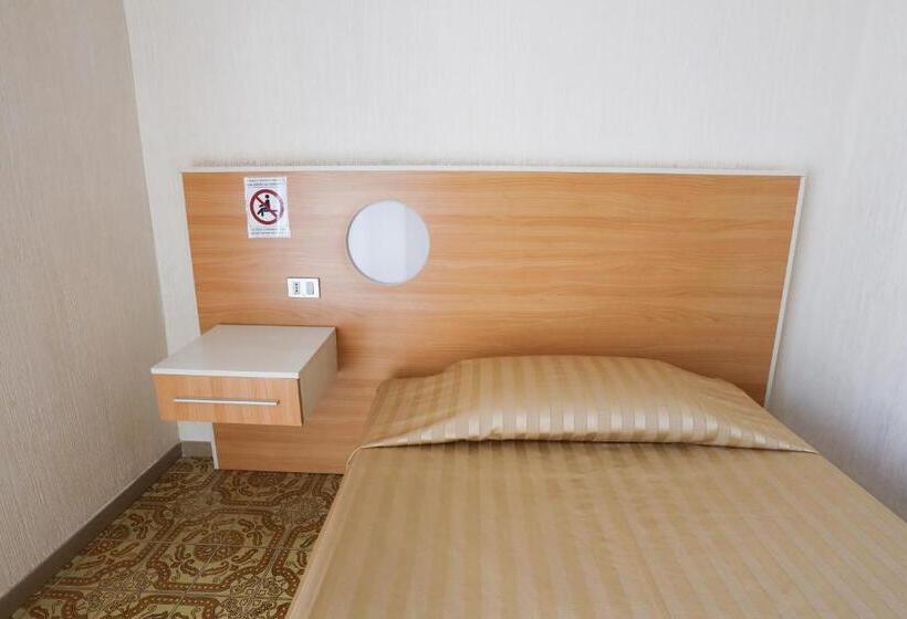 标准单人间, Happy