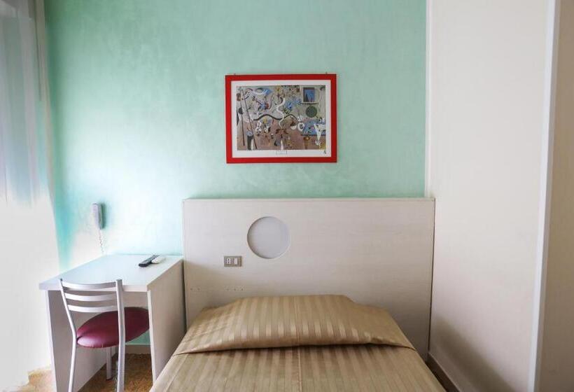 标准单人间, Happy