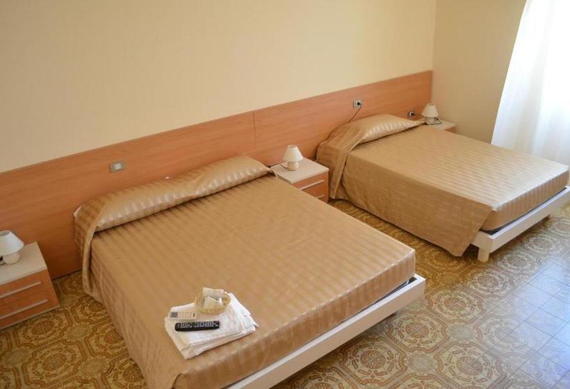 标准三人间, Happy