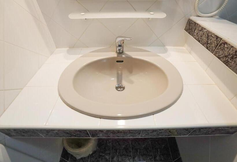 スタンダード4人部屋, Happy