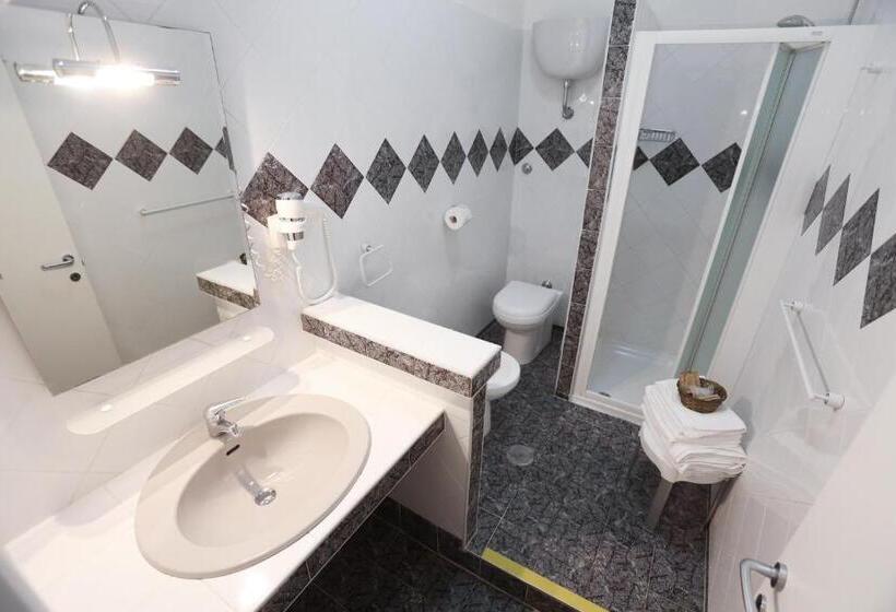 四人标准间, Happy