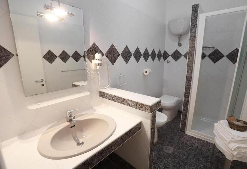 四人标准间, Happy