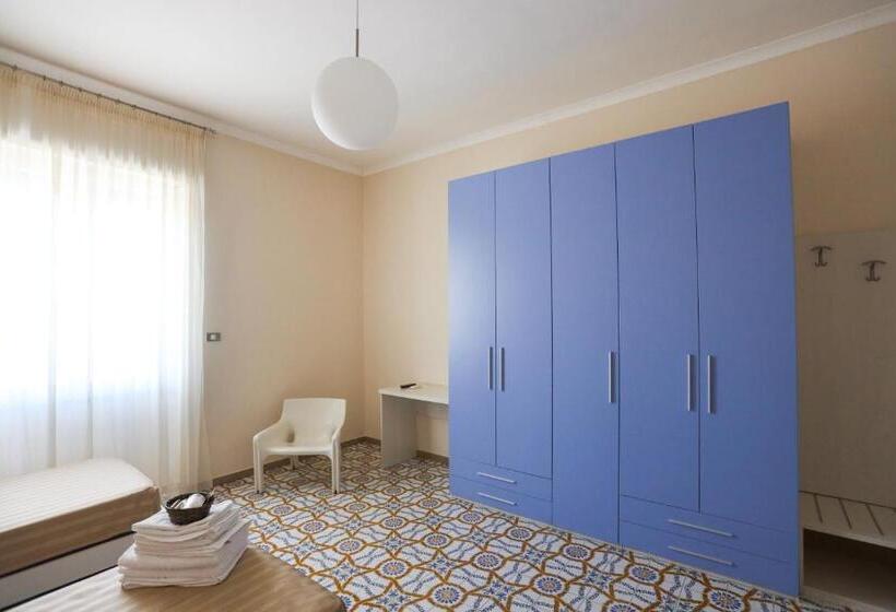 四人标准间, Happy