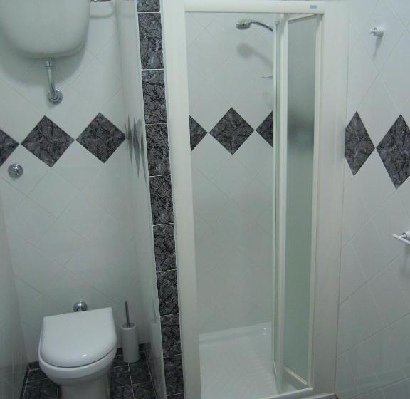 四人标准间, Happy