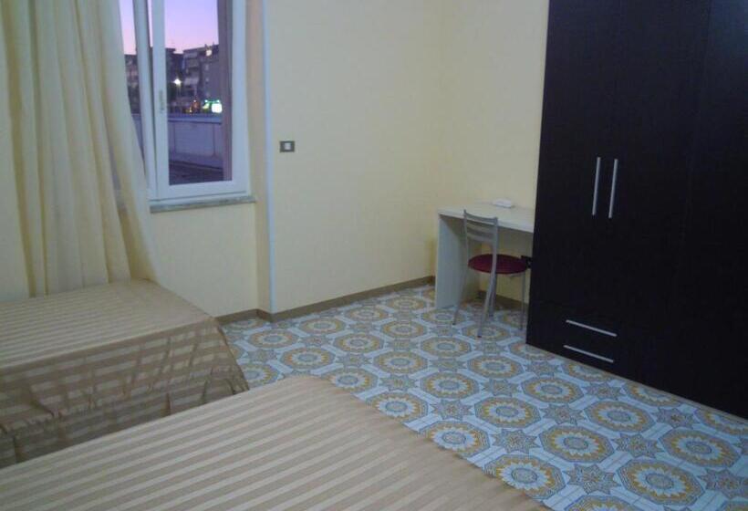 四人标准间, Happy