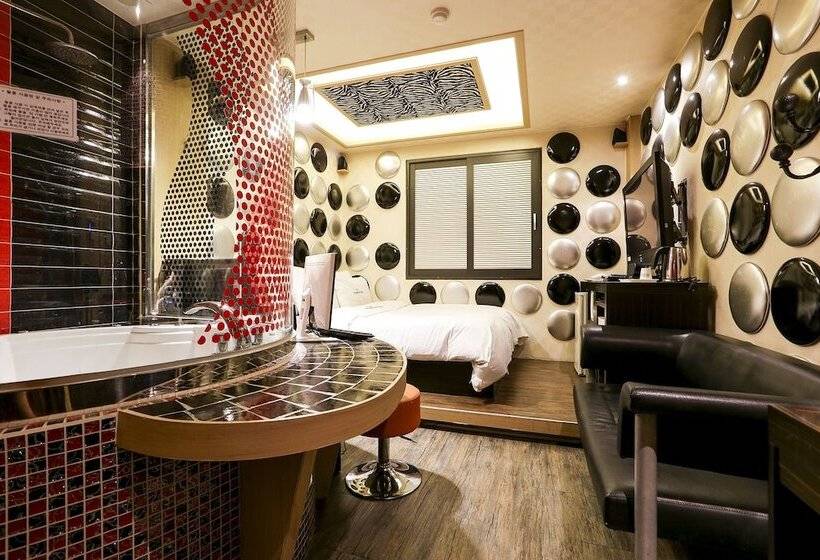 标准间, Koam Tourist