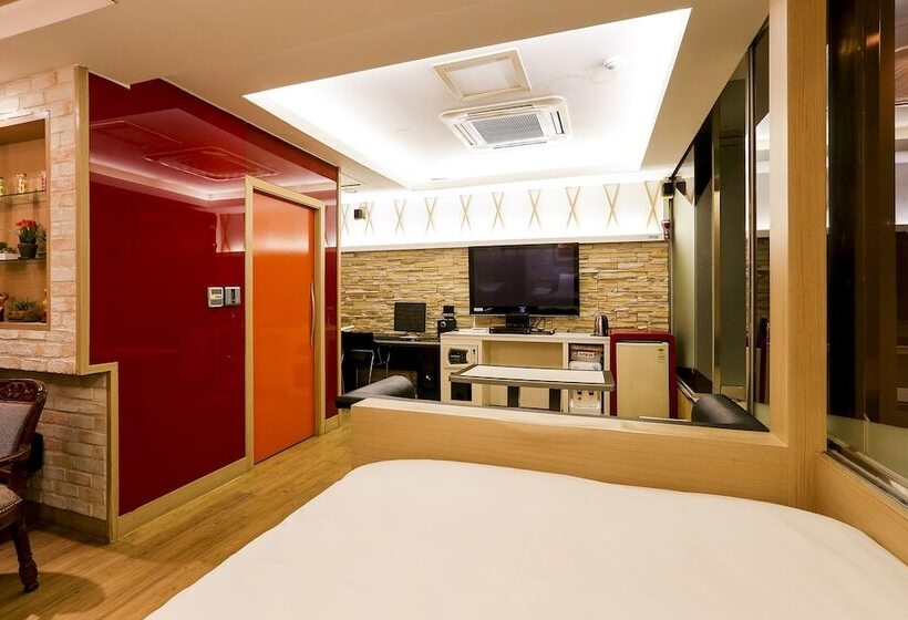 סוויטה, Koam Tourist