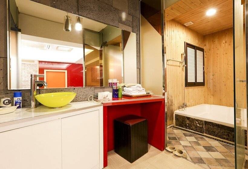 סוויטה, Koam Tourist