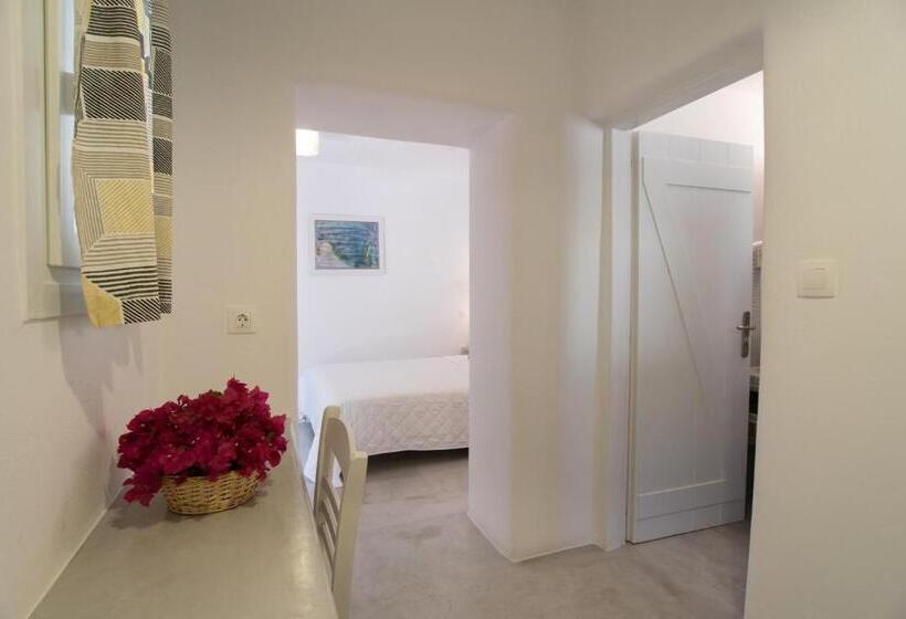 带花园景观的标准工作室, Krotiri Bay  Adults Only