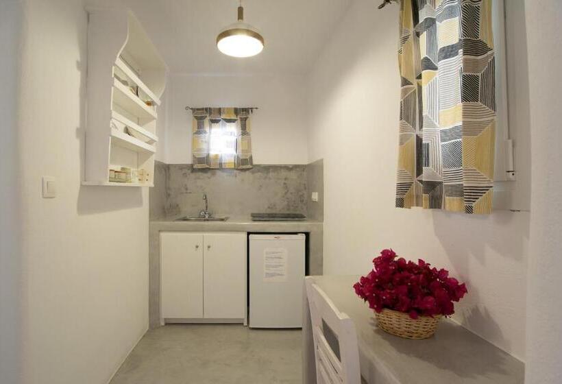 带花园景观的标准工作室, Krotiri Bay  Adults Only