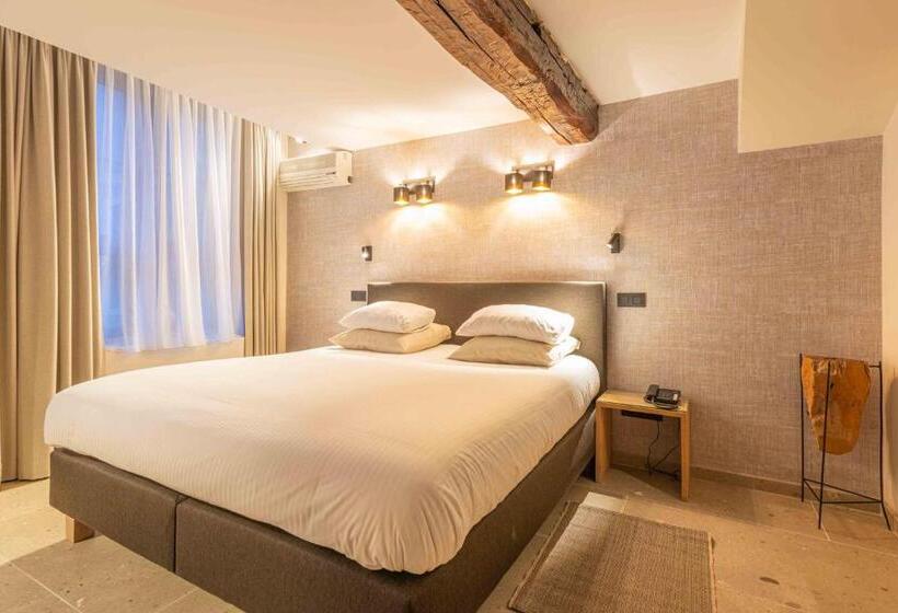 스탠다드 자쿠지 룸, Les Tanneurs