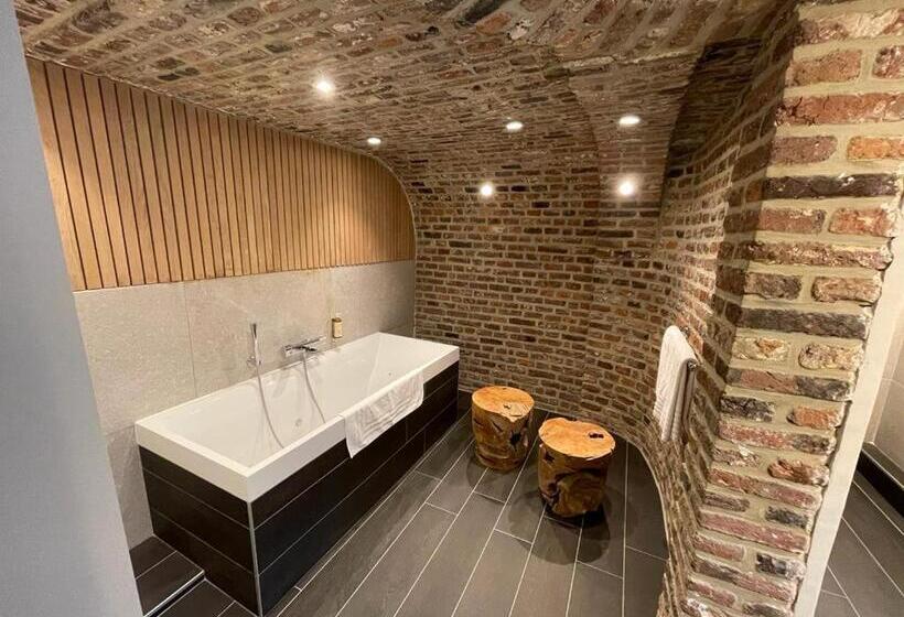 자쿠지 스위트, Les Tanneurs