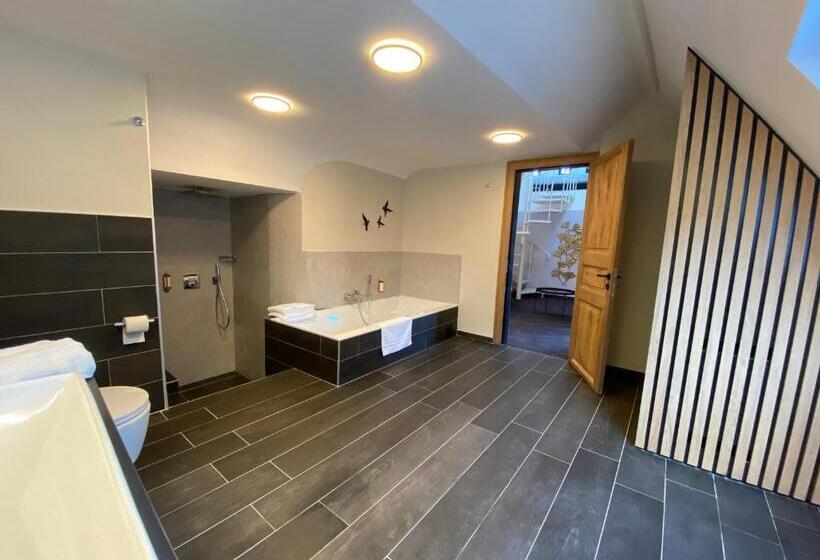 자쿠지 스위트, Les Tanneurs