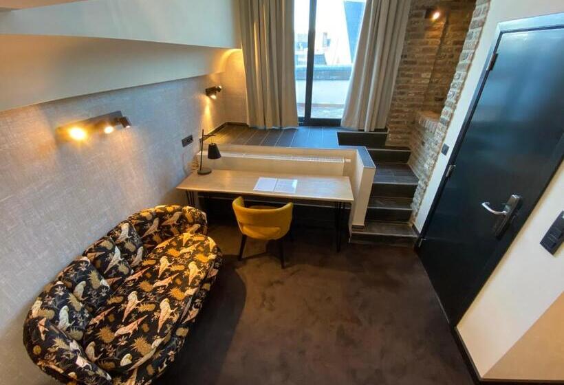 자쿠지 스위트, Les Tanneurs