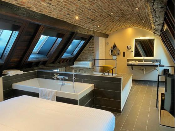 자쿠지 스위트, Les Tanneurs