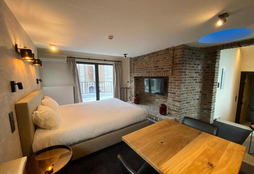 디럭스 룸, Les Tanneurs