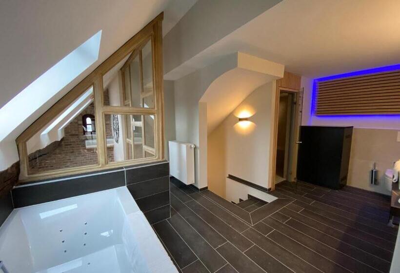 디럭스 룸, Les Tanneurs