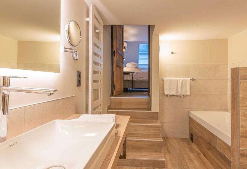 디럭스 룸, Les Tanneurs