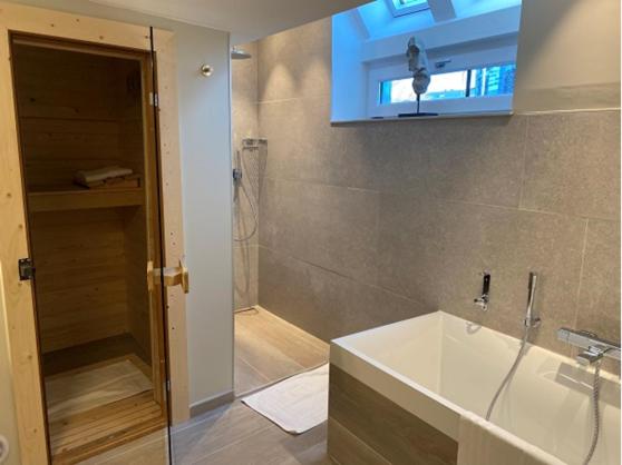 주니어 스위트, Les Tanneurs