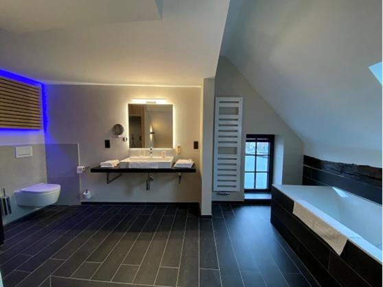 디럭스 스위트, Les Tanneurs