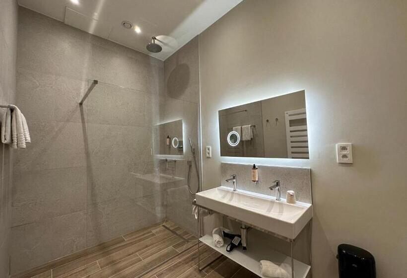 수피리어 패밀리 룸, Les Tanneurs