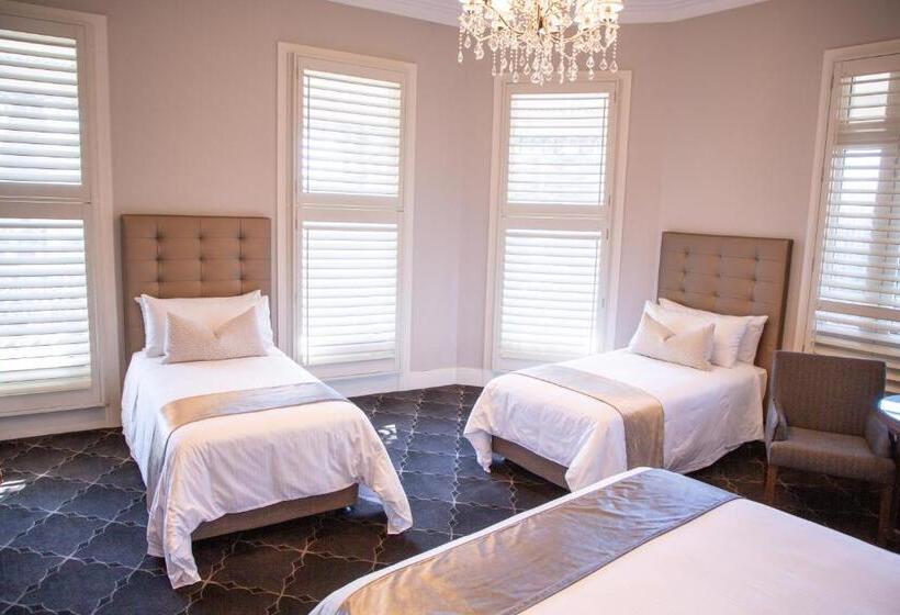 اتاق خانوادگی, Royal Hotel Randwick