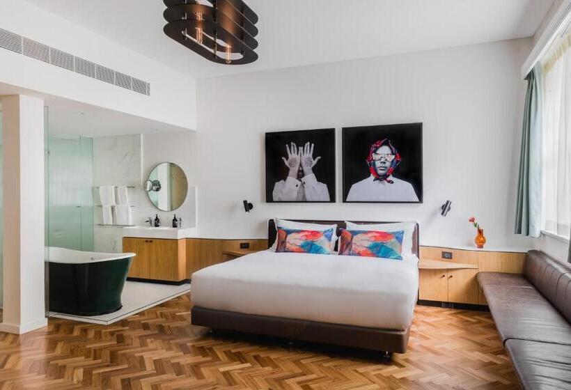 سوییت, The Old Clare Hotel, Independent Collection By Evt