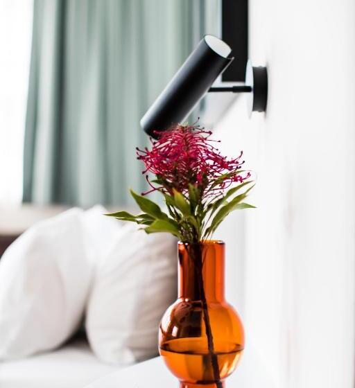 سوییت, The Old Clare Hotel, Independent Collection By Evt