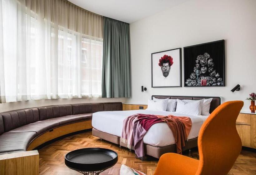 سوییت, The Old Clare Hotel, Independent Collection By Evt