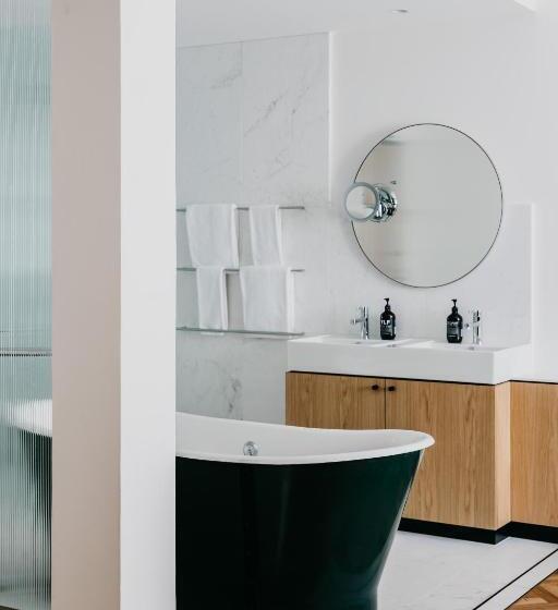 سوییت, The Old Clare Hotel, Independent Collection By Evt