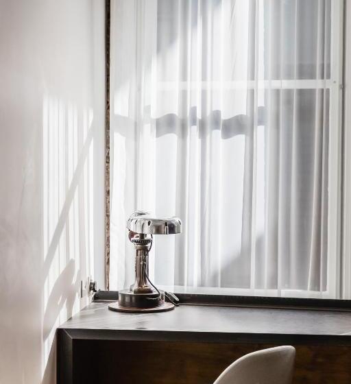 سوییت, The Old Clare Hotel, Independent Collection By Evt