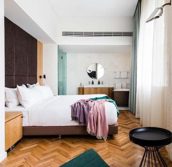 اتاق استاندارد با تخت بزرگ, The Old Clare Hotel, Independent Collection By Evt